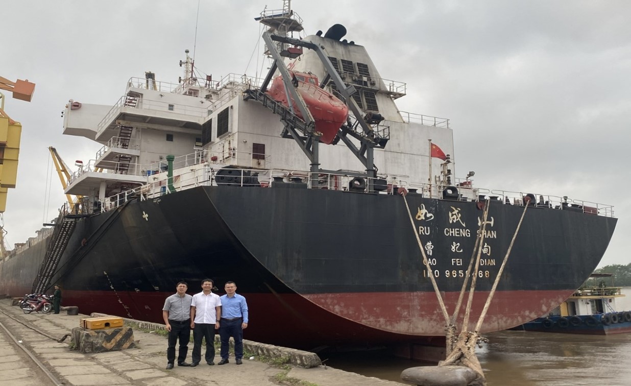 MV RU CHENG SHAN - Tàu dịch vụ tiên phong trong thay đổi hình thức thuê tàu